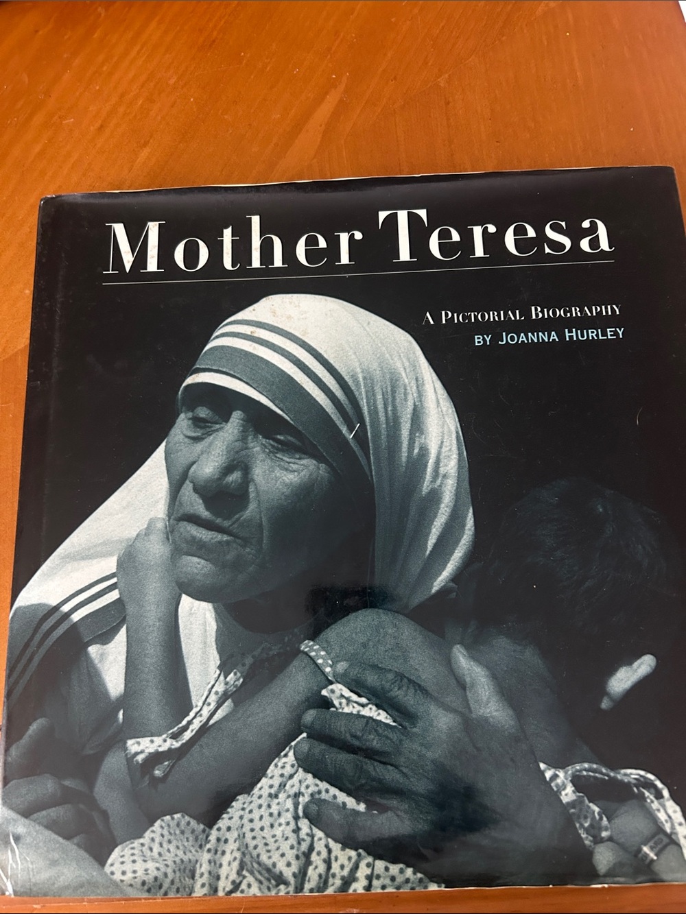 Mother Teresa Pictorial Biography book